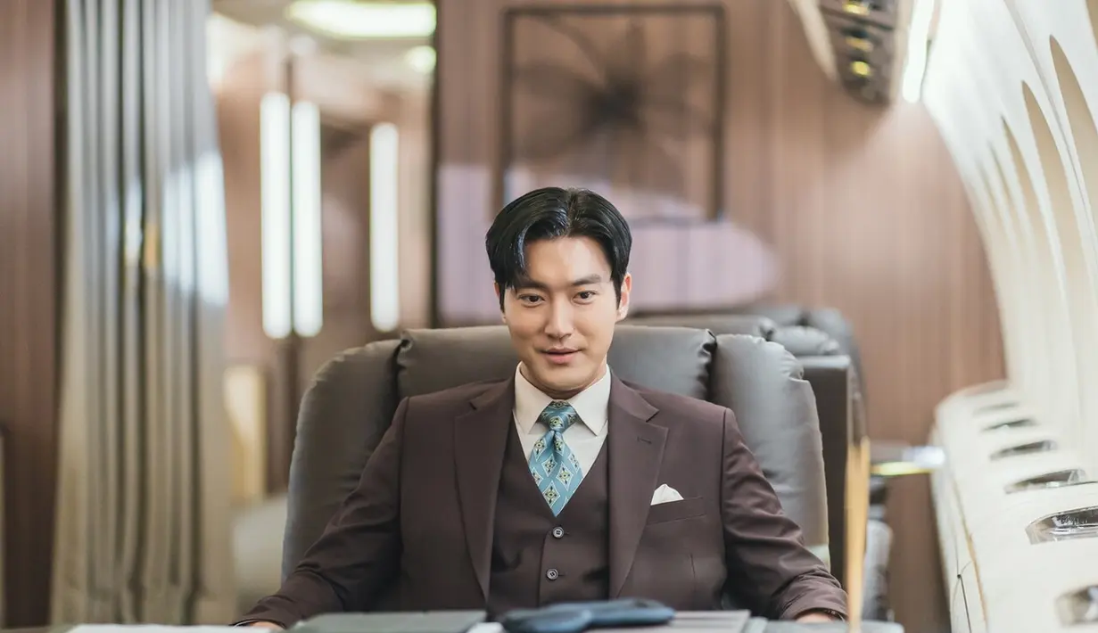 Jin tae menyadari bahwa dia hanya bisa menang dalam hidup dengan mengalahkan saudaranya. Dia sangat ambisius untuk mengambil alih Grup Tae Gang. (Foto: TVING)