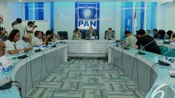 Fraksi PAN di DPR menyesalkan keputusan Presiden Joko Widodo yang memisahkan ekonomi kreatif dari Kementerian Pariwisata hingga sekarang tidak berbentuk kementerian lagi, Jakarta, Selasa (4/11/2014).(Liputan6.com/Andrian M Tunay) 