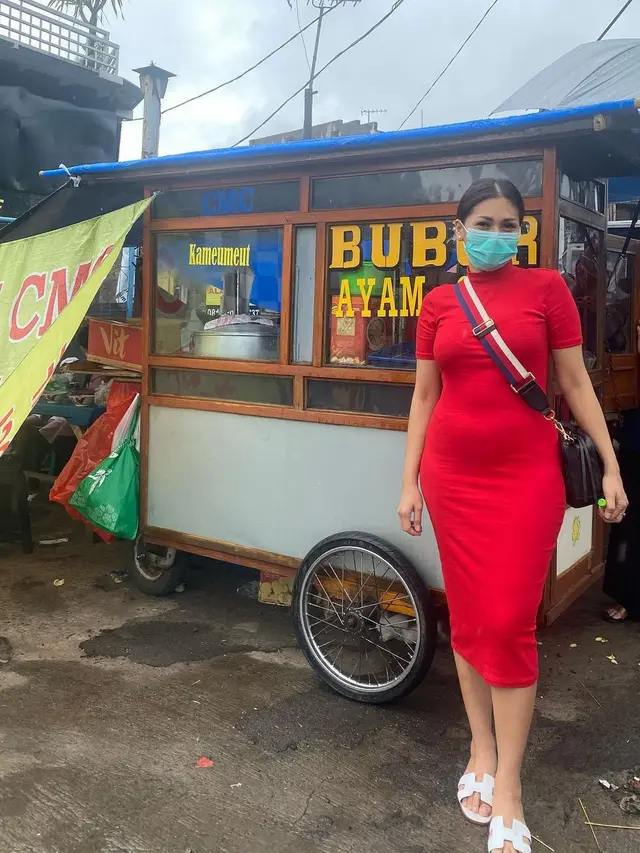 6 Potret Tata Janeeta Pamer Baby Bump, Penampilannya Curi Perhatian