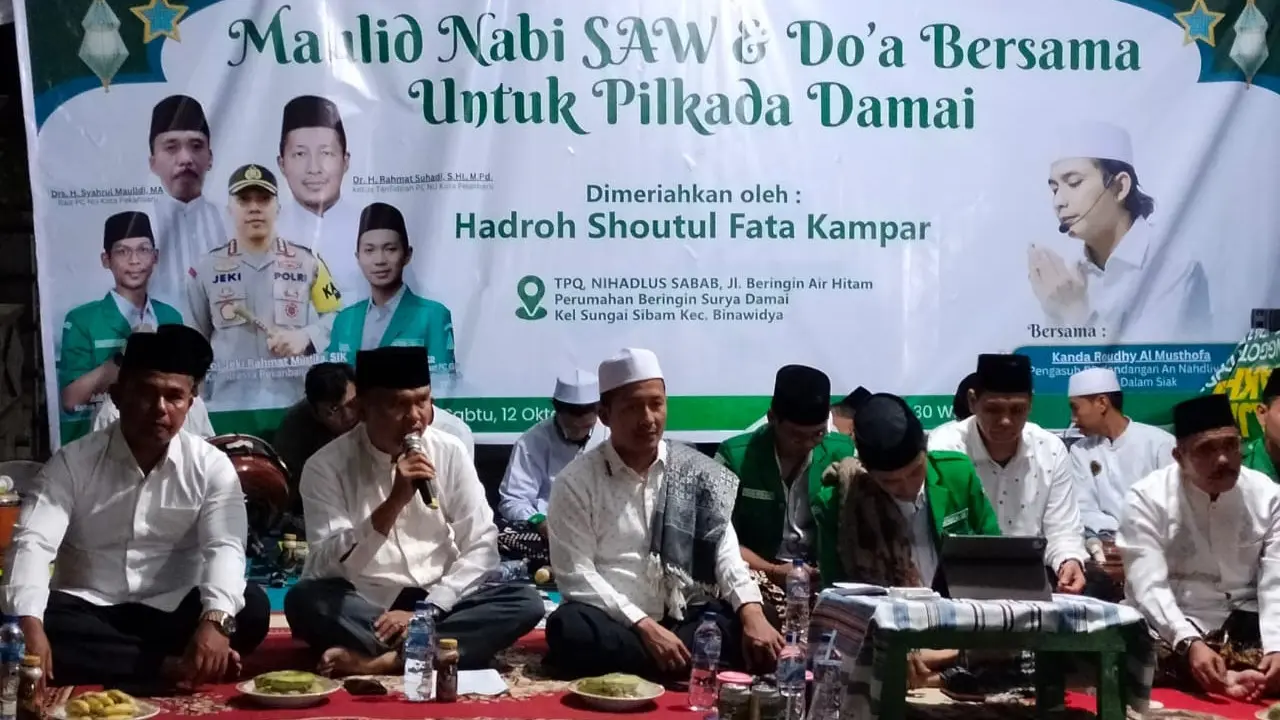 Masyarakat Pekanbaru bersama tokoh agama dan kepolisian gelar peringatan Maulid Nabi Muhammad dan doa bersama Pilkada damai.