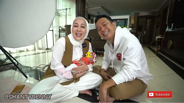 Umumkan Kelahiran Anak Ketiga, Ini 6 Potret Bahagia Keluarga Denny Cagur
