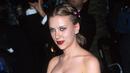 Wajah Scarlett Johansson pada tahun 2000, bagaimana menurut kalian? (Dok/Popsugar)