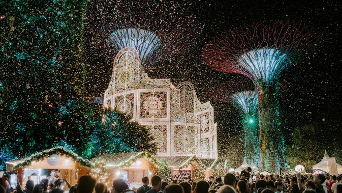 Tak lengkap rasanya liburan akhir tahun ke Singapura tanpa mengunjungi Christmas Wonderland di Gardens by the Bay.