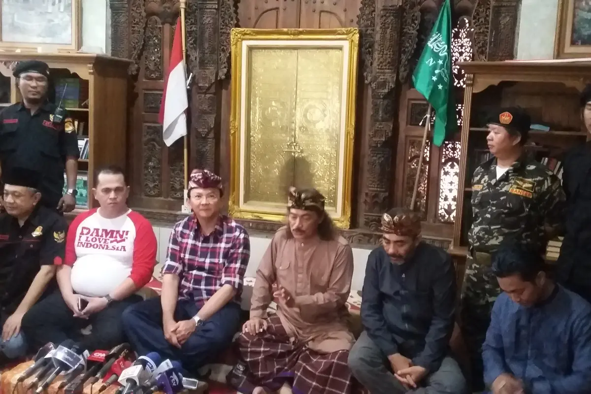 Calon Gubenur Jakarta Basuki Tjahaja Purnama atau Ahok mendatangi pondok pesantren Abdurrahman Wahid Soko Tunggal di Rawamangun, Jakarta Timur.