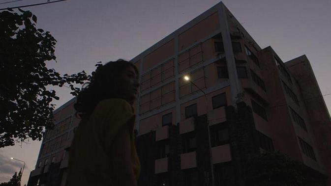 Carissa Perusset sebagai Kinan. (Foto: Instagram hestu_saputra)