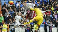 Proses terjadinya gol sundulan gelandang Real Madrid, Gareth Bale ke gawang Sporting Gijon. Ini merupakan gol pembuka Los Blancos. (AFP/Pedro Armestre)