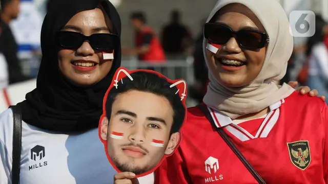 Euforia Suporter Wanita Saksikan Langsung Laga Timnas Indonesia