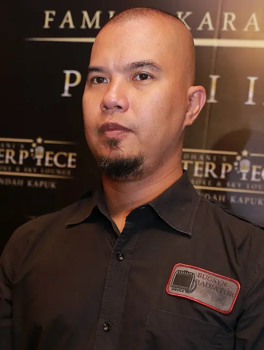 Pentolan grup band Dewa 19 ini pun mengaku jika dirinya telah menyarankan sang istri untuk tidak aktif di media sosial agar tidak berhubungan dengan ‘haters’. Namun rupanya Mulan Jameela tidak mengikuti saran Ahmad Dhani. (Galih W. Satria/Bintang.com)