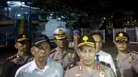 Kapolda Banten, Brigjen Pol Listyo Sigit Prabowo saat meninjau persiapan arus mudik di Pelabuhan Merak, Senin, 5 Juni 2017. (Liputan6.com/Tandhi Deslatama)