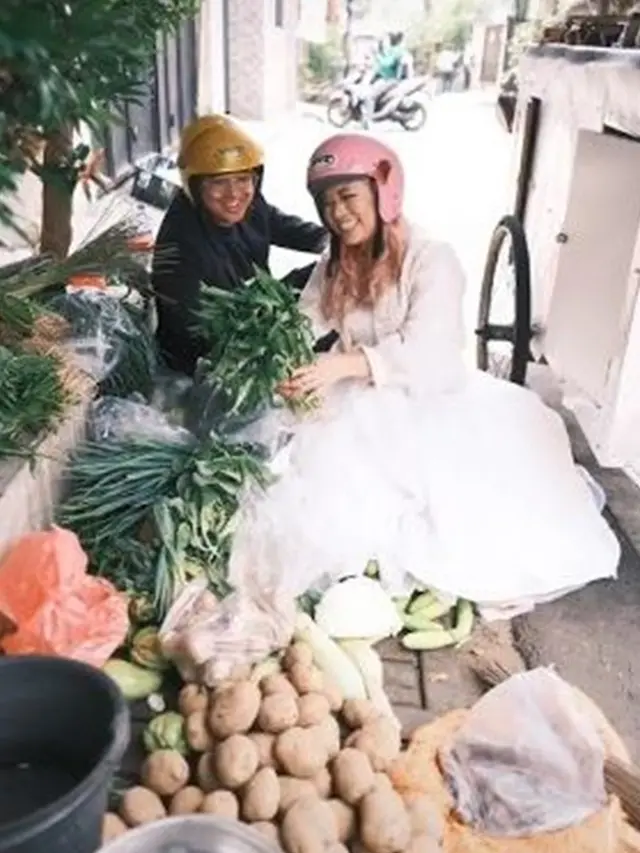 Viral dan Bikin Salut, Ini 6 Potret Prewedding di Gang Sempit dan Padat Penduduk
