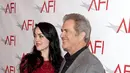 Namun perbedaan usia itu tak membuat cinta di antara keduanya terhambat. Dua tahun yang telah Mel Gibson dan Rosalind Ross lalui bersama dan kehadiran baby Lars Gerard Gibson dapat menjadi bukti cinta mereka. (AFP/Bintang.com)