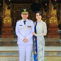 Arumi Bachsin tenteng tas branded lokal saat pelantikan kepala daerah (@arumibachsin_94)