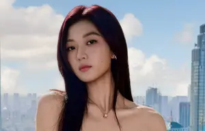 Sun Qian Memukau Lewat Gaun Renda Hitam di Acara Weibo