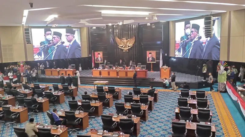 Dewan Perwakilan Rakyat Daerah (DPRD) DKI Jakarta gelar rapat paripurna dengan agenda pelantikan anggota baru pergantian antar waktu (PAW) dari Fraksi Partai Amanat Nasional (PAN) pada hari ini, Selasa (2/8/2022)(Liputan6.com/Winda Nelfira)