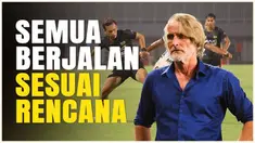 Berita video pelatih Dewa United, Jan Olde Riekerink, melontarkan pujian bagi penampilan ciamik skuadnya saat tekuk Persija Jakarta 2-1, Sabtu (8/2/2025). Jan Olde sebut anak-anak asuhnya menjalankan strategi yang diberikan.