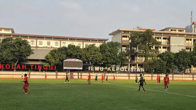 Laga uji coba Inkracht Sakti FC di Stadion PTIK