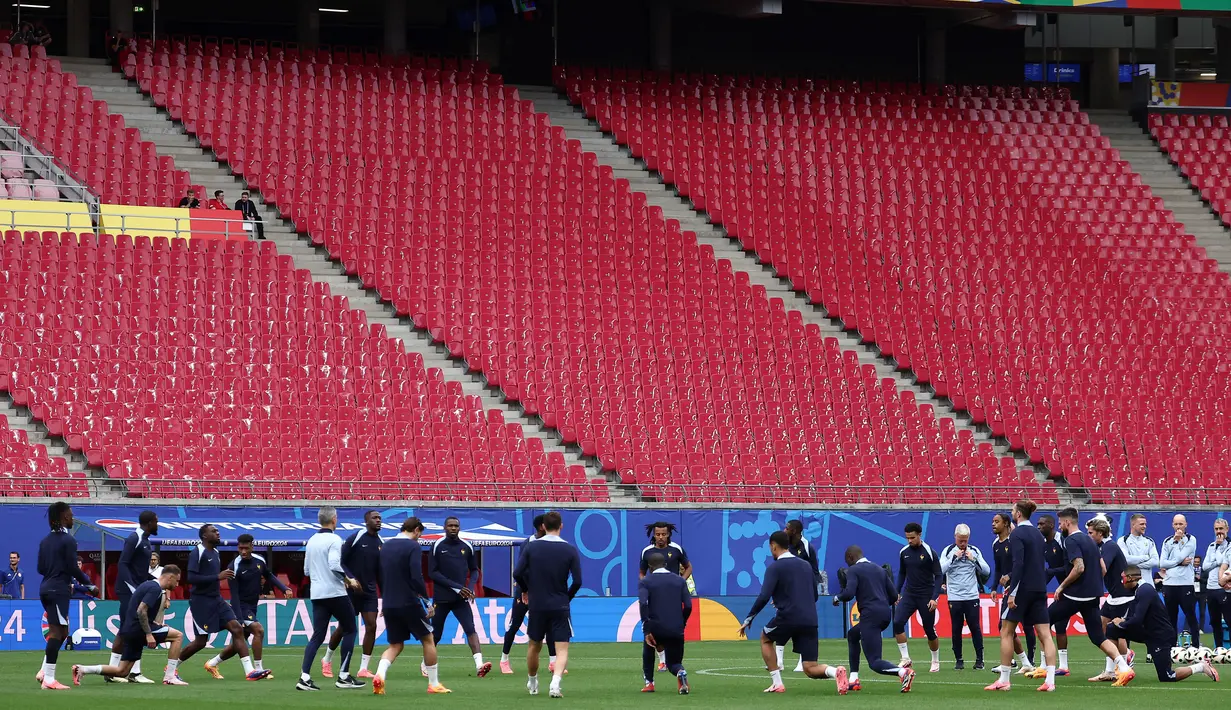 Laga ini bisa menentukan siapa yang akan menjadi juara Grup D nantinya. (FRANCK FIFE / AFP)