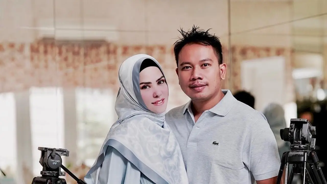[Bintang] Angel Lelga dan Vicky Prasetyo