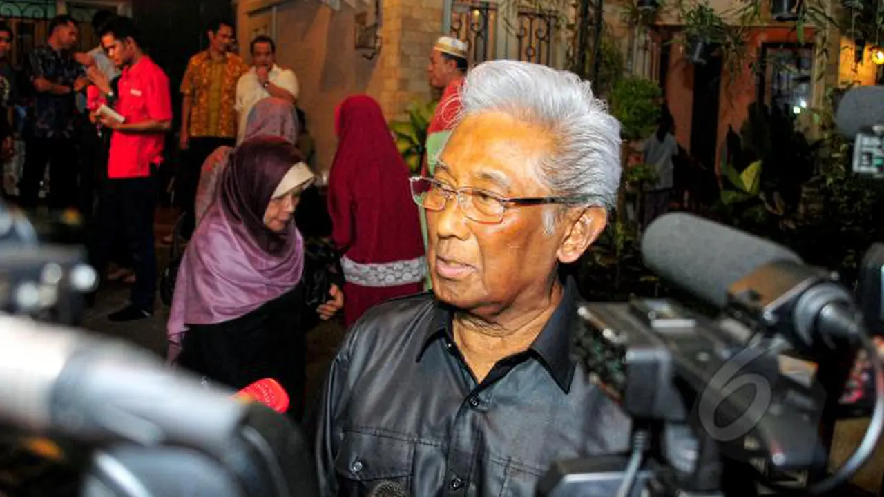 Adnan Buyung Nasution
