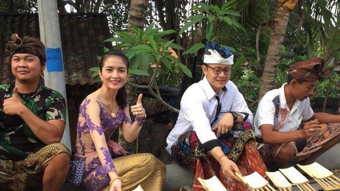 Usai Nikah Kadek Devie dan Dewa  Yoga  Bakar Sate News 