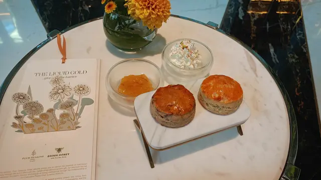 Sentuhan Liquid Gold dari Madu Mentah Lokal di Afternoon Tea ala Bangsawan