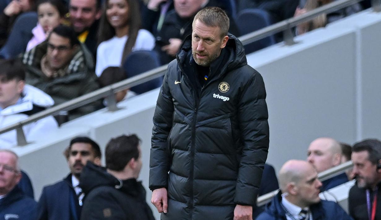 <p>Ekspresi pelatih Chelsea, Graham Potter saat melawan Tottenham Hotspur di pekan ke-25 Premier League yang berlangsung di Tottenham Hotspur Stadium, Minggu (26/2/2023) malam WIB. (AFP/Justin Tallis)</p>