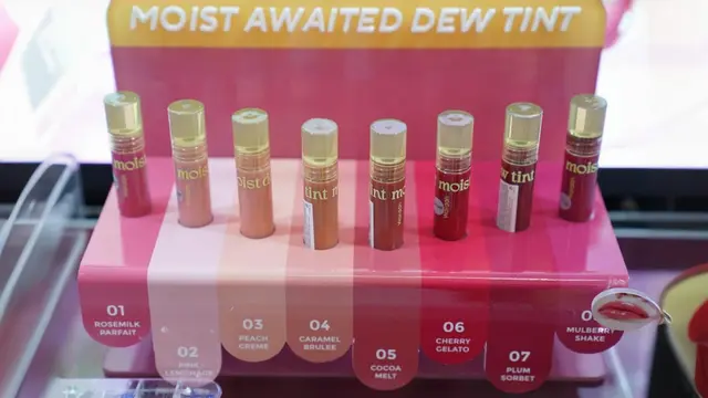 Wardah Hadirkan Moist Dew Tint, Generasi Baru Lip Tint dengan Kelembapan Ekstra dan Warna Tahan Lama (Foto dok : Wardah Cosmetics/Magnifique Indonesia)