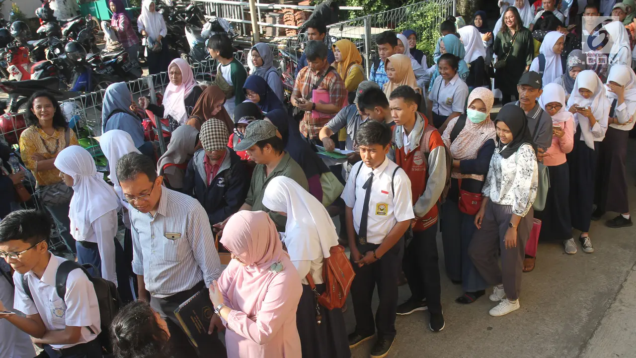SMAN 1 Depok Diserbu Pendaftar PPDB