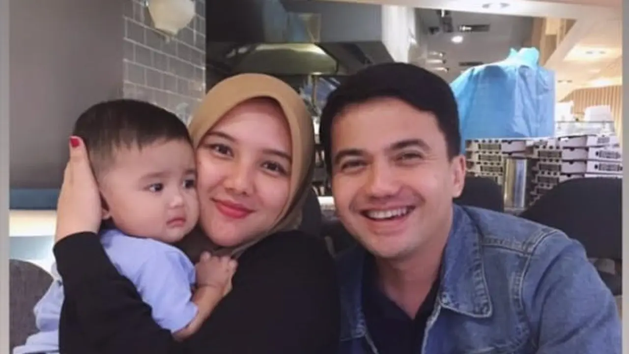 Terpaut Usia 19 Tahun, Ini 5 Potret Kedekatan Sahrul Gunawan dan Kekasih