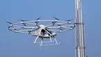 Sebuah drone yang akan dioperasikan sebagai taksi terbang dalam uji coba di Dubai, Uni Emirat Arab, Senin (25/9). Taksi terbang ini bentuknya mirip helikopter kecil dengan dua tempat duduk yang terbang dengan bantuan 18 baling-baling. (Handout/WAM/AFP)