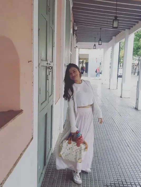 (Instagram/angie_virgin)