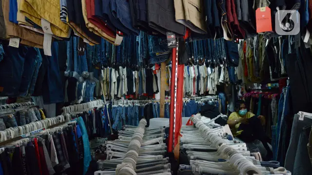 Nafas Baru Thrifting Pakaian Bekas Layak Pakai Pasar Senen