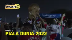 Argentina berhasil melaju ke babak perempat final Piala Dunia 2022 usai menyingkirkan Australia dengan skor 2-1 di Stadion Ahmad Bin Ali Stadium, Qatar, Minggu (4/12/2022). Dalam duel ini, bintang Albiceleste Lionel Messi kembali mencatatkan namanya ...