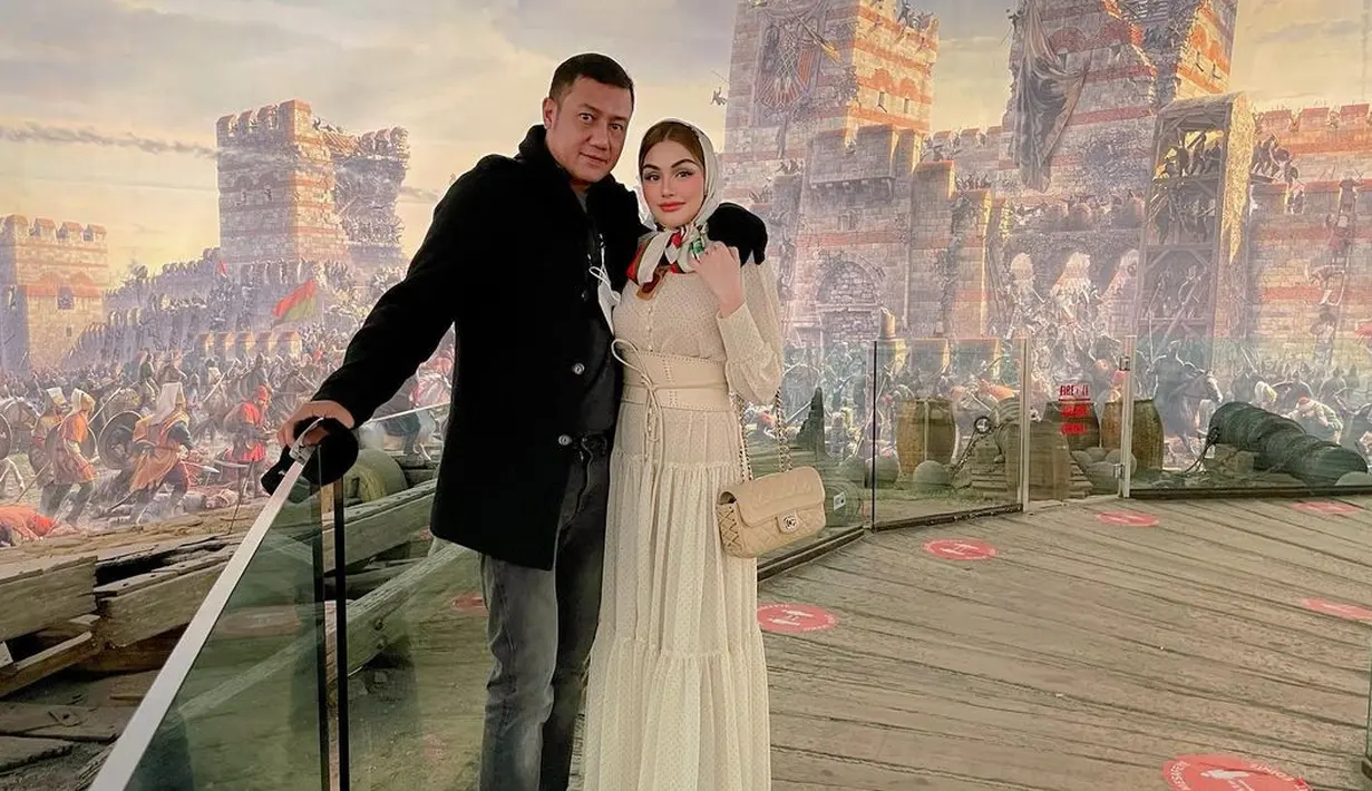 <p>Ketika pertama kali diketahui publik, Nurah Syahfirah langsung mencuri perhatian publik. Lantaran istri Rafly Pasha ini pun wajah yang cantik. (Foto: Instagram/nourahsheivirah)</p>