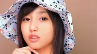 Erika Sawajiri yang terkenal berkat perannya dalam drama sedih 1 Litre of Tears. (showwallpaper.com)