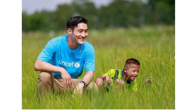 7 Potret Siwon Super Junior Saat Jadi Duta UNICEF Ini Bikin Salut