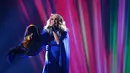 Carrie Underwood saat tampil di panggung CMA Awards 2018 di Bridgestone Arena, Nashville, Tennessee, AS, Rabu (14/11). Carrie mendapat berbagai ucapan selamat dari penggemar yang mengetahui jenis kelamin bayinya. (Photo by Charles Sykes/Invision/AP)