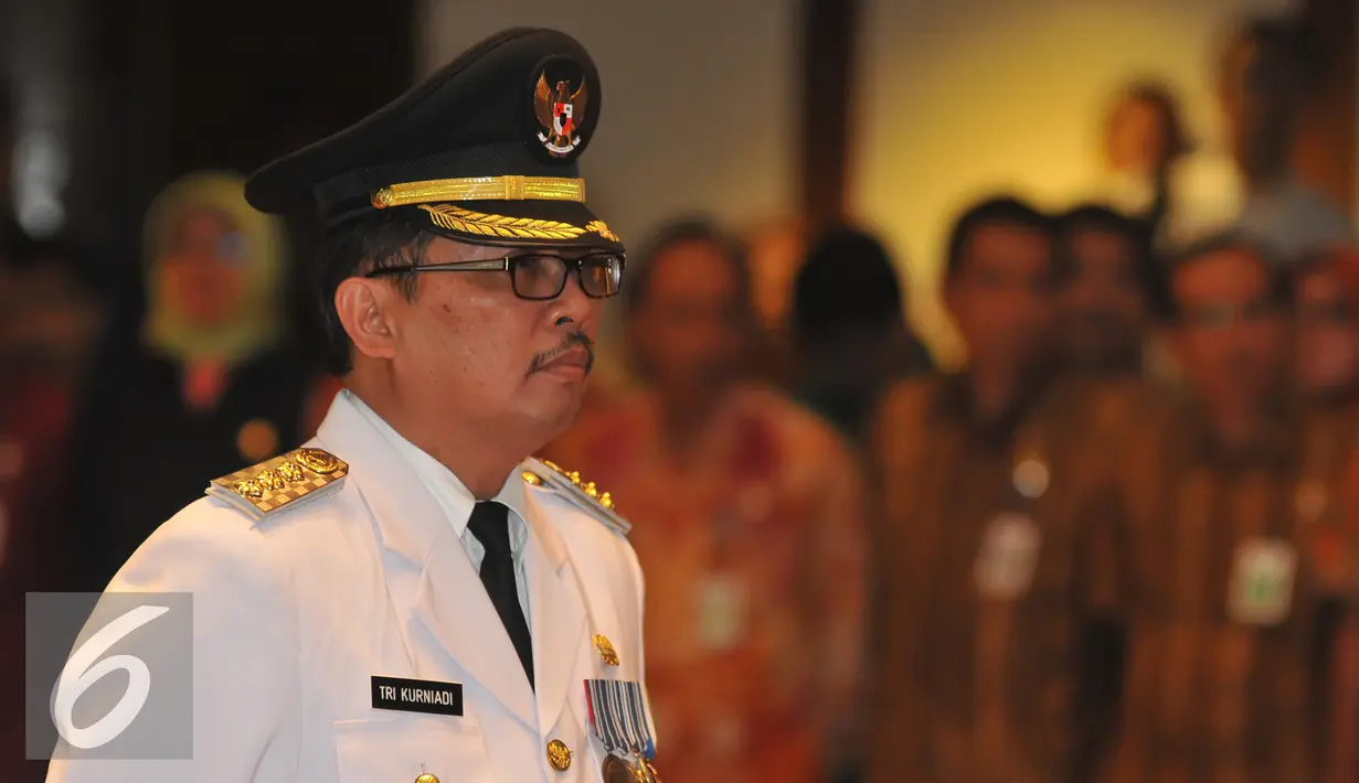 Wakil Walikota Jakarta Selatan Tri Kurniadi saat mengikuti pelantikan di balai kota, Jakarta, Kamis (13/82015). Tri resmi menggantikan Syamsuddin Noor yang dipecat. (Liputan6.com/Herman Zakharia)