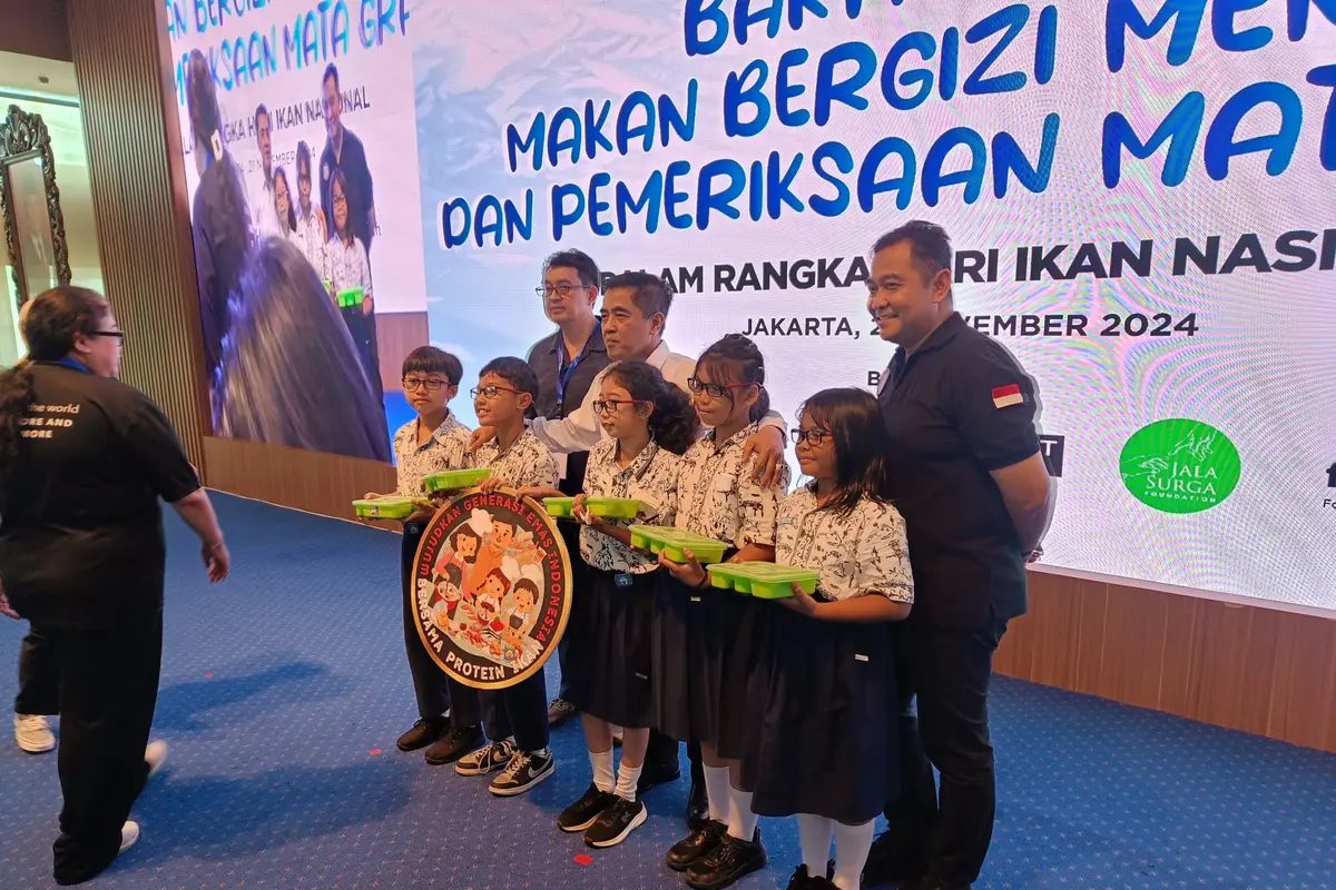 Dirjen Penguatan Daya Saing Kementerian Kelautan dan Perikanan (KKP) Budi Sulistiyo dalam gelaran Makan Bergizi Ikan di Kantor Pusat KKP, Jakarta, Kamis (21/11/2024). (Sulaeman/Merdeka.com)