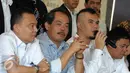Ahmad Dhani memberikan keterangan pers saat mendeklarasikan Tim Advokasi Jakarta Bergerak dengan sejumlah pengacara, Jakarta, Rabu (30/3/2016). Mereka menginginkan Pilkada DKI tidak diwarnai kecurangan (Liputan6.com/Helmi Afandi)