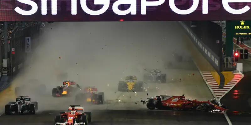 PHOTO: Kecelakaan Tragis di Formula 1 GP Singapura, Pembalap Ferrari Gagal Finis