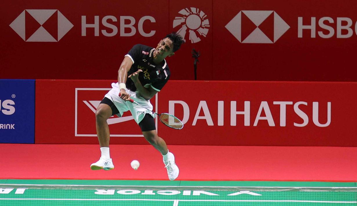 Alwi Farhan sempat takluk di set pertama. Tampak dalam foto, pebulu tangkis tunggal putra Indonesia, Alwi Farhan saat berlaga melawan wakil China, Wang Zheng Xing, pada babak 16 besar Indonesia Masters 2026 di Istora Gelora Bung Karno, Senayan, Jakarta, Kamis (22/1/2026). (Bola.com/M Iqbal Ichsan)