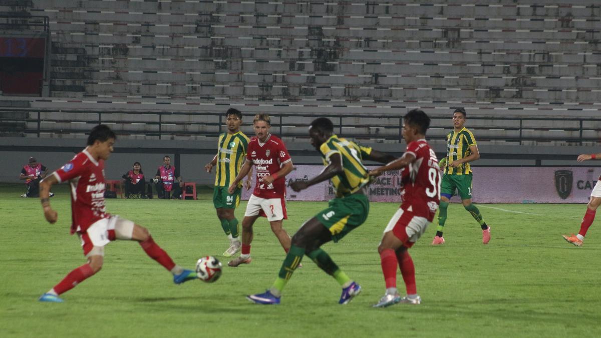 BRI Super League: PSBS Babak Belur Dihajar Bali United 1-6, Marian Mihail Sebut Lawan Unggul di Semua Lini