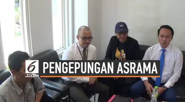 Tri Susanti salah satu tersangka pengepungan asrama mahasiswa Papua di Surabaya menjalani pemeriksaan di Mapolda Jawa timur. Tri diduga menyebarkan ujaran kebencian yang menimbulkan penyerangan.