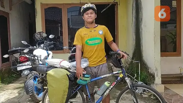 Gowes ke Tanah Suci Mekah, Pria Ini Selipkan Kampanye Usut Tragedi Kanjuruhan