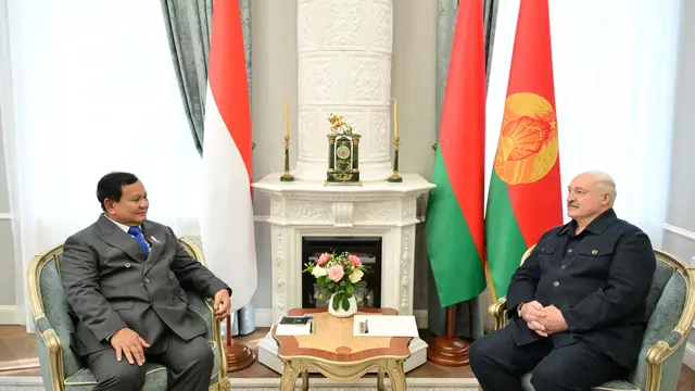 Presiden Prabowo Subianto menggelar pertemuan hangat dengan Presiden Republik Belarus, Aleksandr Lukashenko, Selasa, 15 Juli 2025. Pertemuan digelar di kediaman Presiden Lukashenko, Ozyorny, yang terletak di luar ibu kota Minsk, Belarus. (Foto: Istimewa)