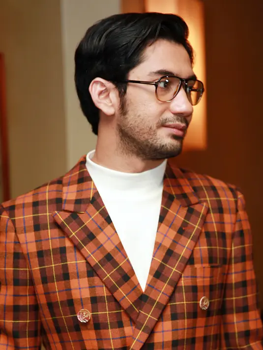 Beberapa filmnya sukses dipasaran, tapi tidak membuat Reza terlena. Ia masih banyak bertanya dengan para senior, seperti Mas Garin, Christine Hakim, dan lainnya. (Deki Prayoga/Bintang.com)