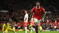 Marcus Rashford. Sayap kiri Inggris berusia 25 tahun ini telah memperkuat Manchester United sejak pertengahan musim 2015/2016 setelah dipromosikan dari tim U-18. Dengan hengkangnya Cristiano Ronaldo, Rashford kini menjelma menjadi andalan MU di lini serang dan telah dibutikannya dalam beberapa laga terakhir. Dengan ketertarikan dari beberapa klub besar Eropa, seperti PSG, MU bergerak cepat dengan memperpanjang secara otomatis kontrak Marcus Rashford. (AFP/Oli Scarff)