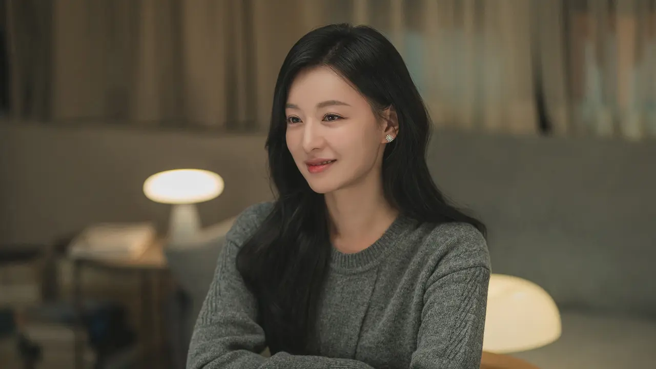 Kim Ji Won dalam drakor Queen of Tears. (tvN via Soompi)