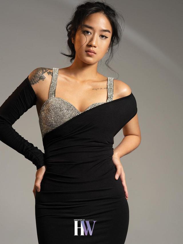 Sering Dicap Sangar, Ini 6 Gaya Feminin Chef Renatta saat Pemotretan